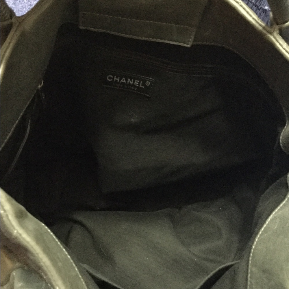 Chanel Quilted Hobo Bag - Picture 4 of 8